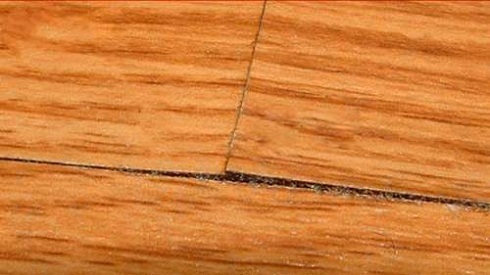 Sàn gỗ công nghiệp bị bong, phồng sau 1 thời gian có nên lát gạch giả gỗ